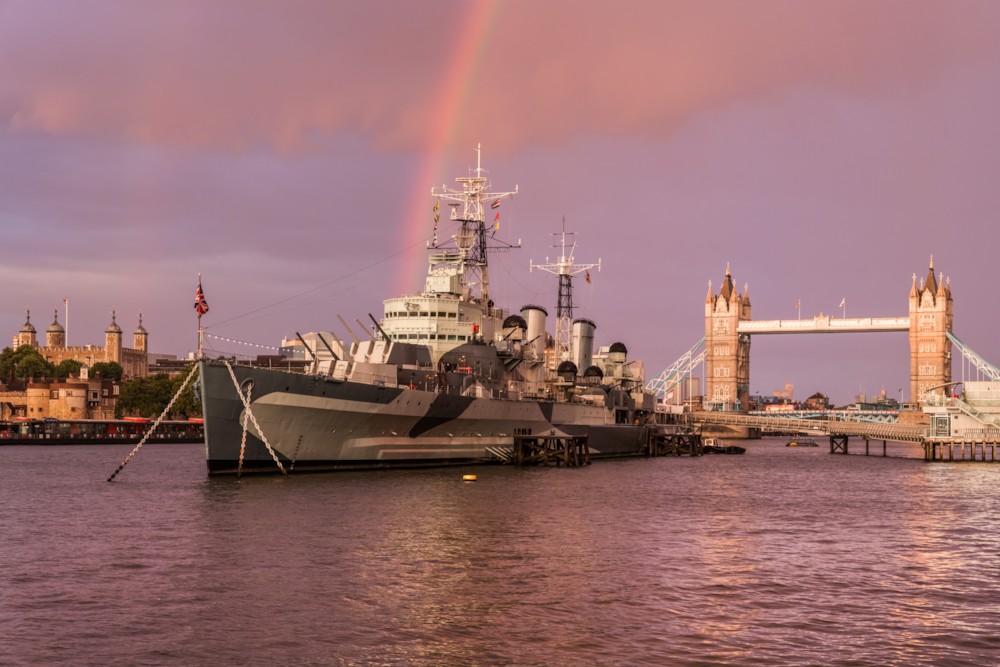 파일:external/upload.wikimedia.org/HMS_Belfast_with_rainbow.jpg