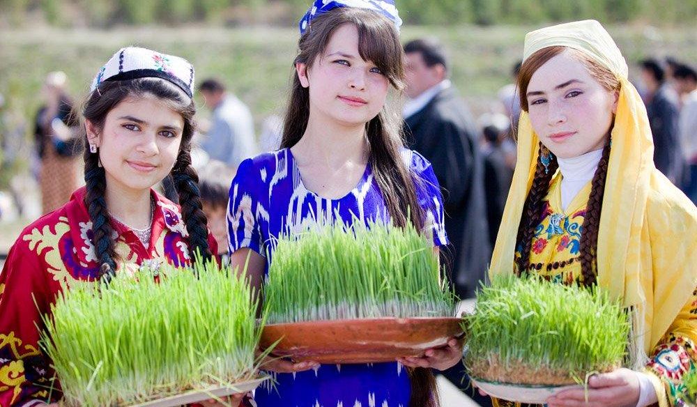 파일:tajik-girls-on-holiday-navruz.jpg