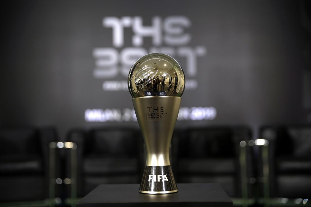 파일:The Best FIFA Football Awards trophy.jpg