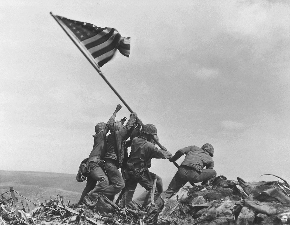 파일:US-Marines-flag-Mount-Suribachi-Iwo-Jima-February-1945.jpg