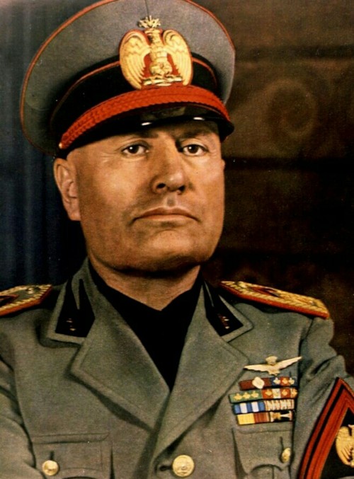 파일:Benito_Mussolini_colored.jpg