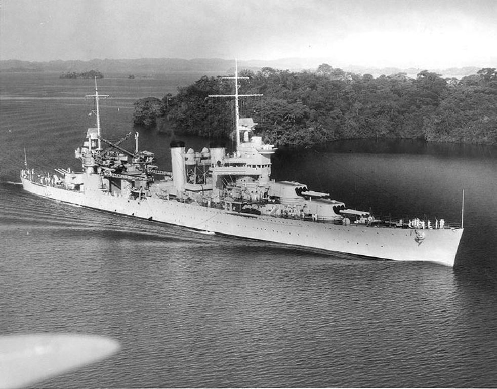파일:USS_Vincennes_(CA-44)_in_Panama_Canal_1938.jpg