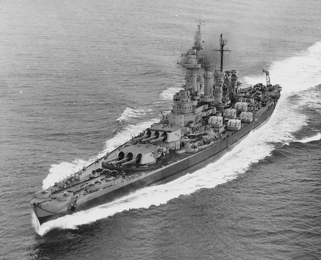 파일:USS_Washington_(BB-56)_in_Puget_Sound,_10_September_1945.jpg