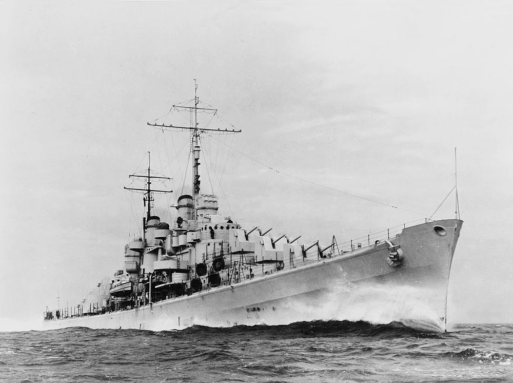 파일:1280px-USS_Atlanta_(CL-51)_steaming_at_high_speed,_circa_in_November_1941_(NH_57455).jpg